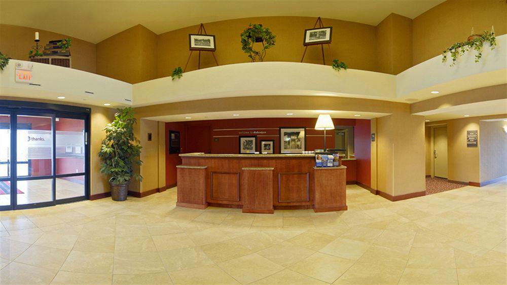 Hampton Inn דובוק מראה חיצוני תמונה