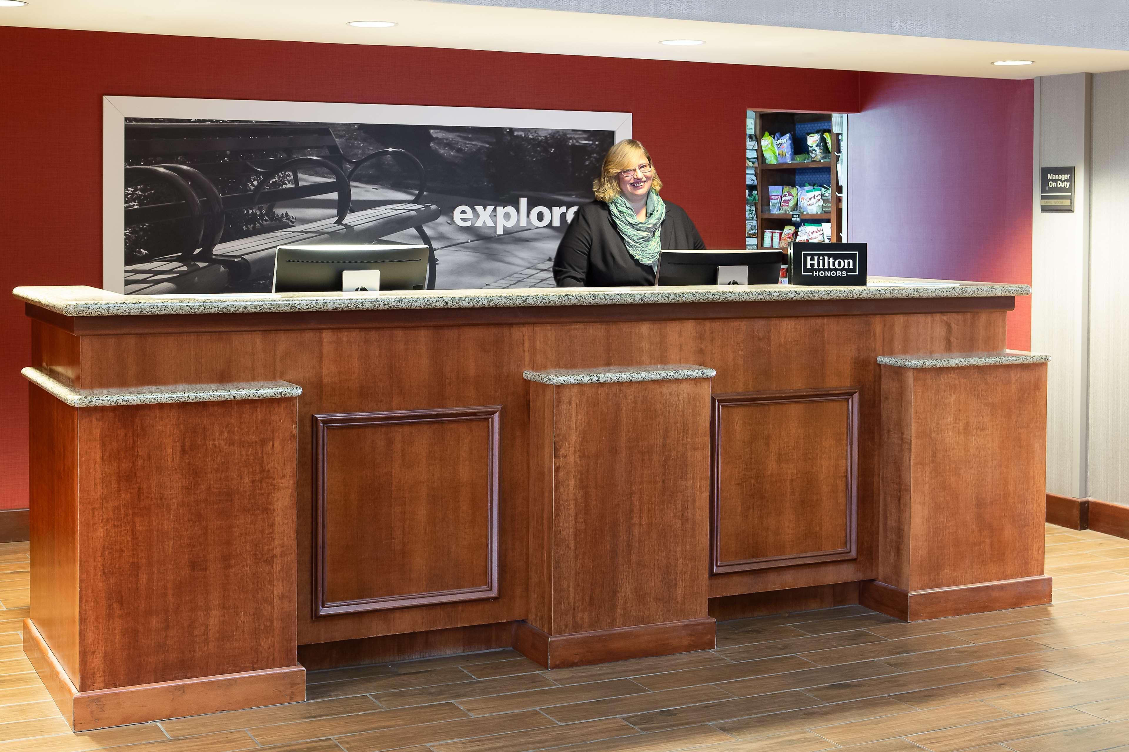 Hampton Inn דובוק מראה חיצוני תמונה