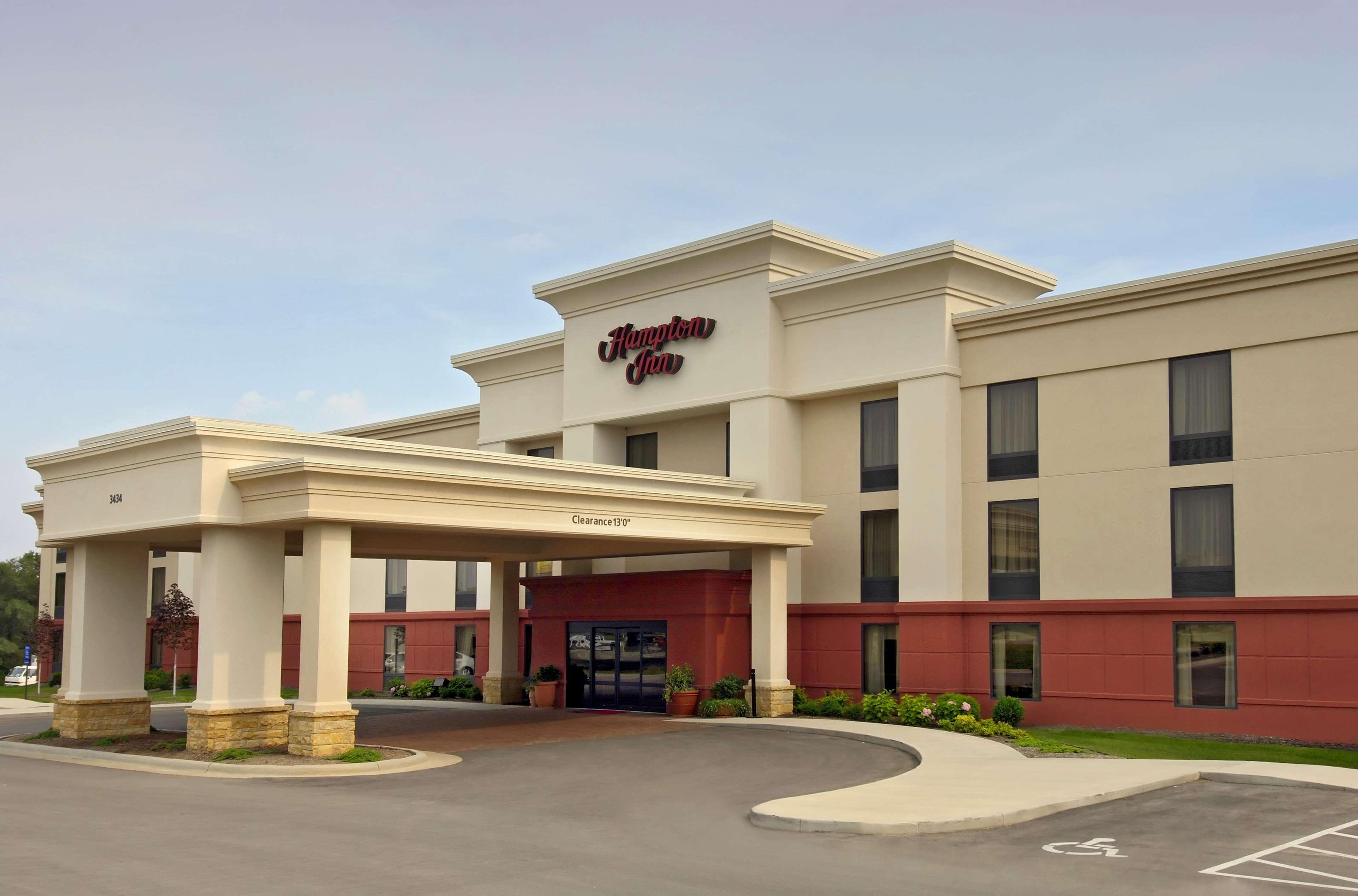 Hampton Inn דובוק מראה חיצוני תמונה