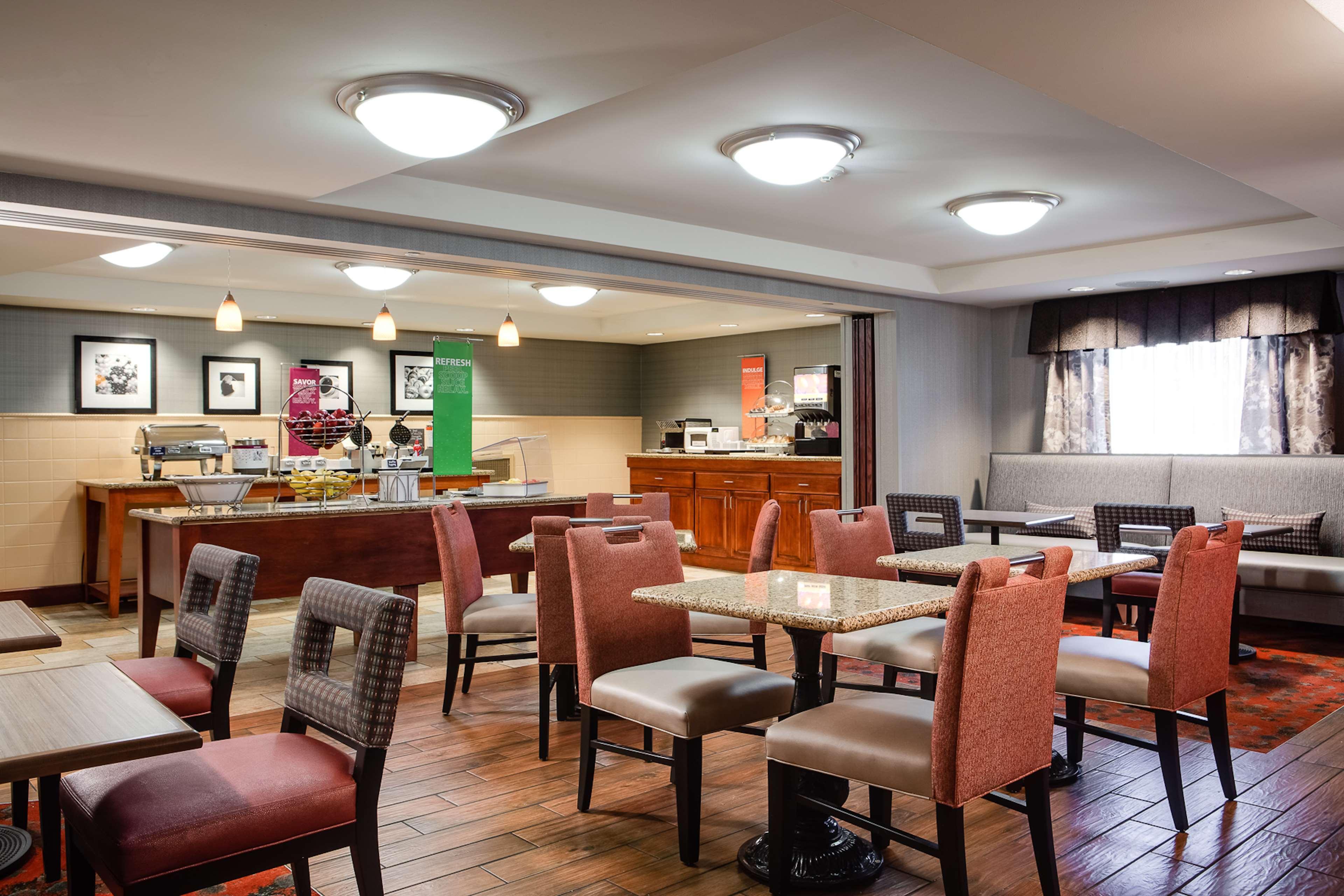 Hampton Inn דובוק מראה חיצוני תמונה