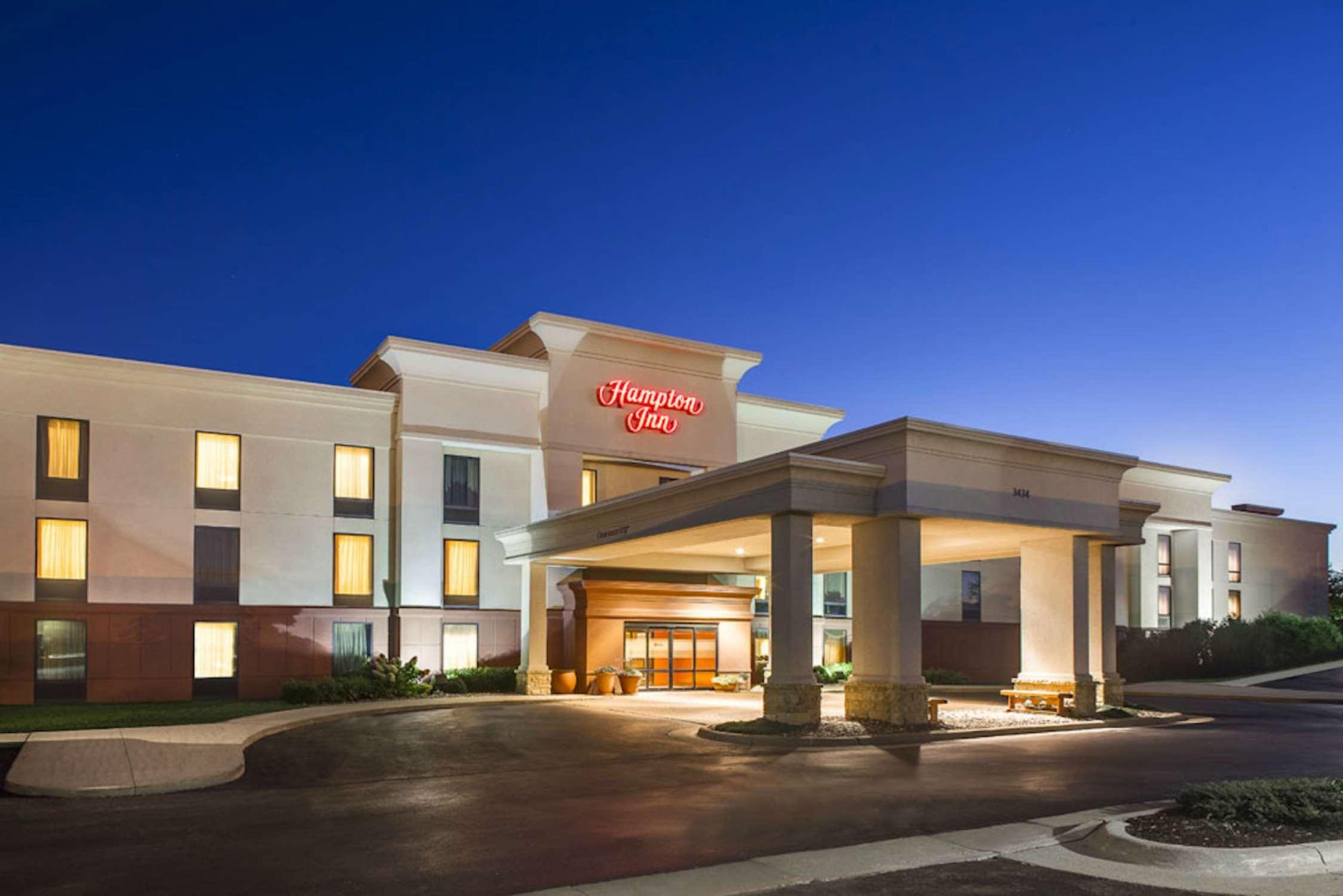 Hampton Inn דובוק מראה חיצוני תמונה