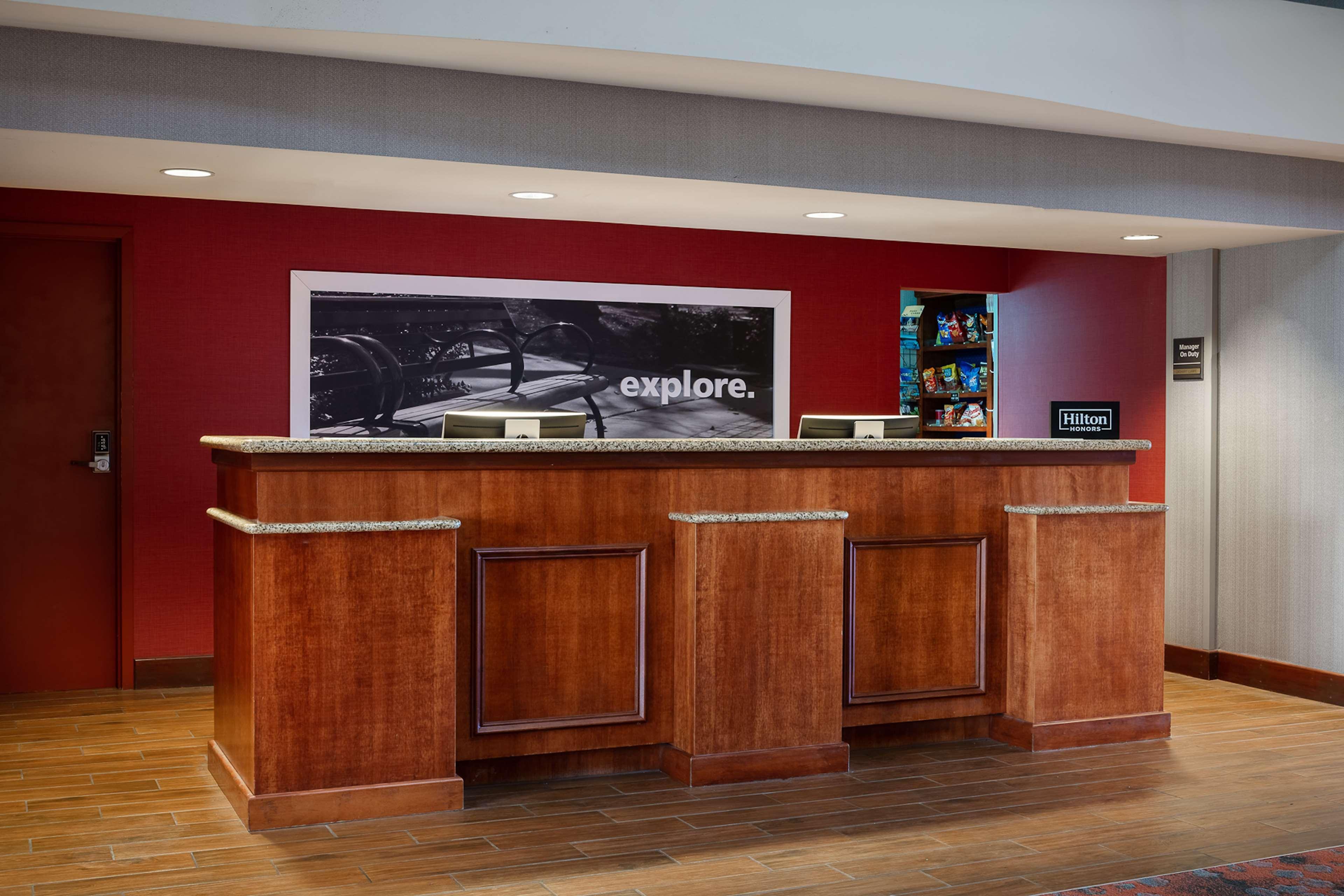 Hampton Inn דובוק מראה חיצוני תמונה