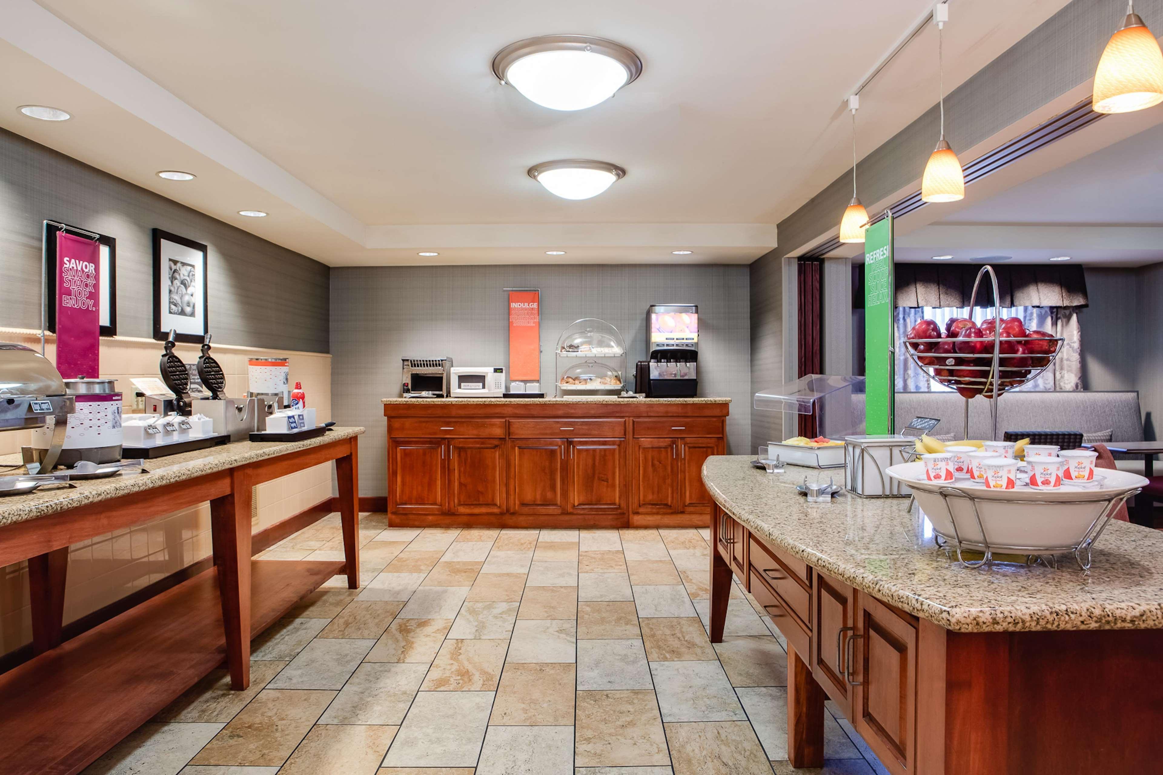 Hampton Inn דובוק מראה חיצוני תמונה