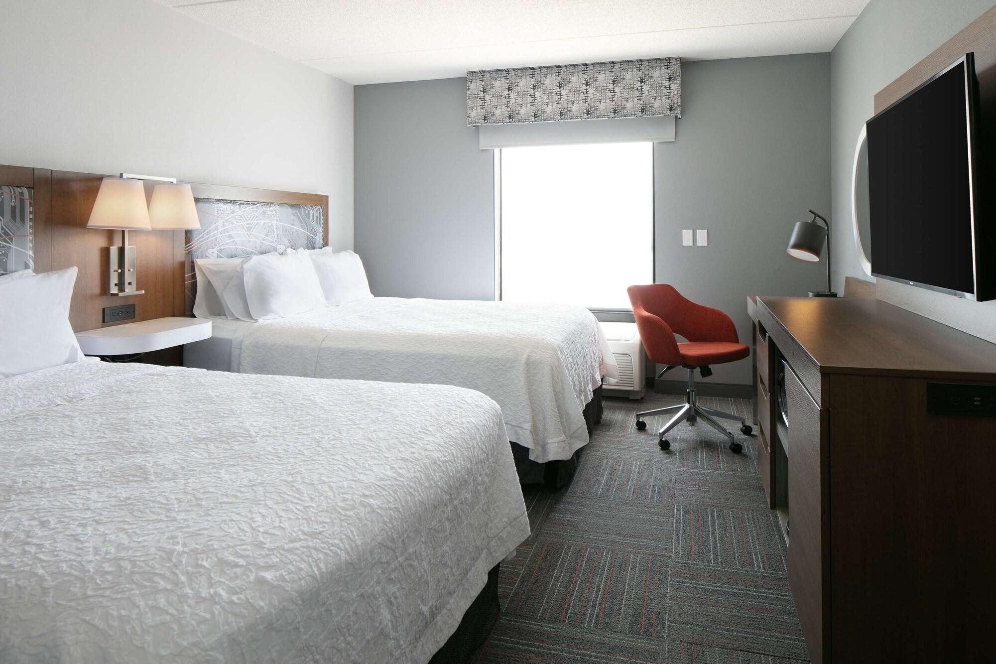 Hampton Inn דובוק מראה חיצוני תמונה