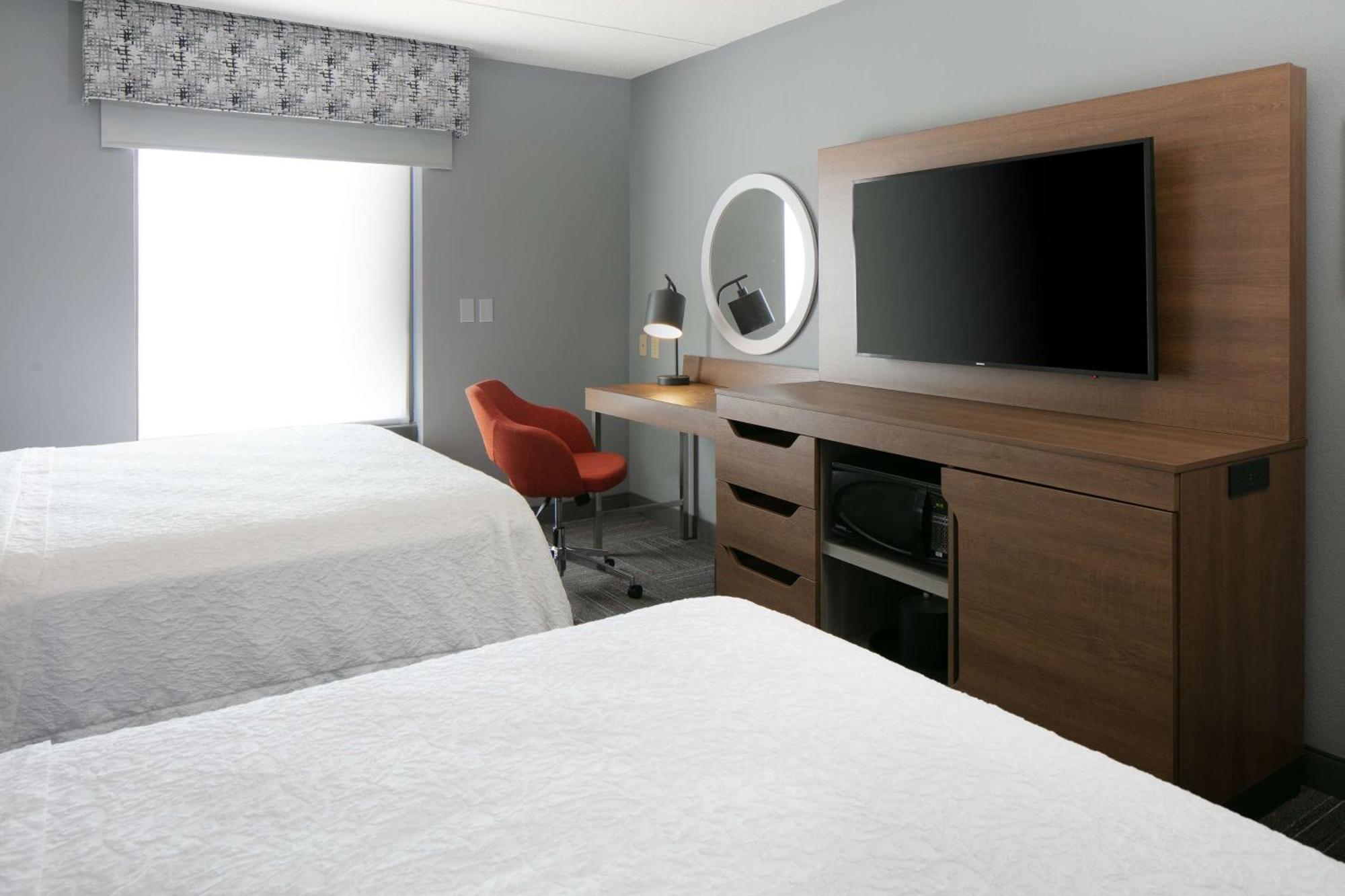Hampton Inn דובוק מראה חיצוני תמונה