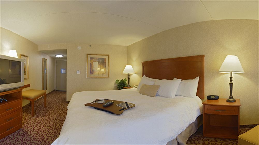 Hampton Inn דובוק מראה חיצוני תמונה
