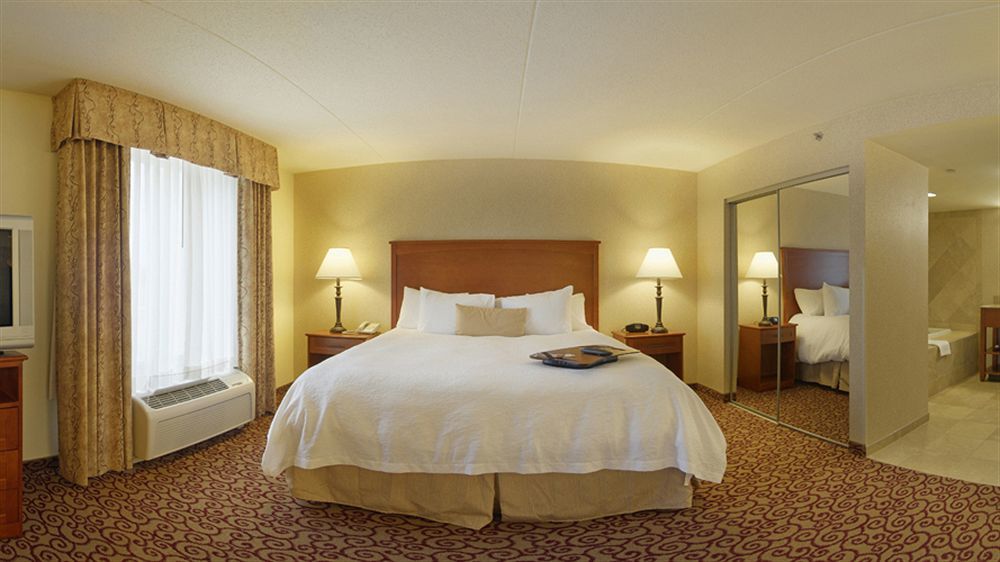 Hampton Inn דובוק מראה חיצוני תמונה