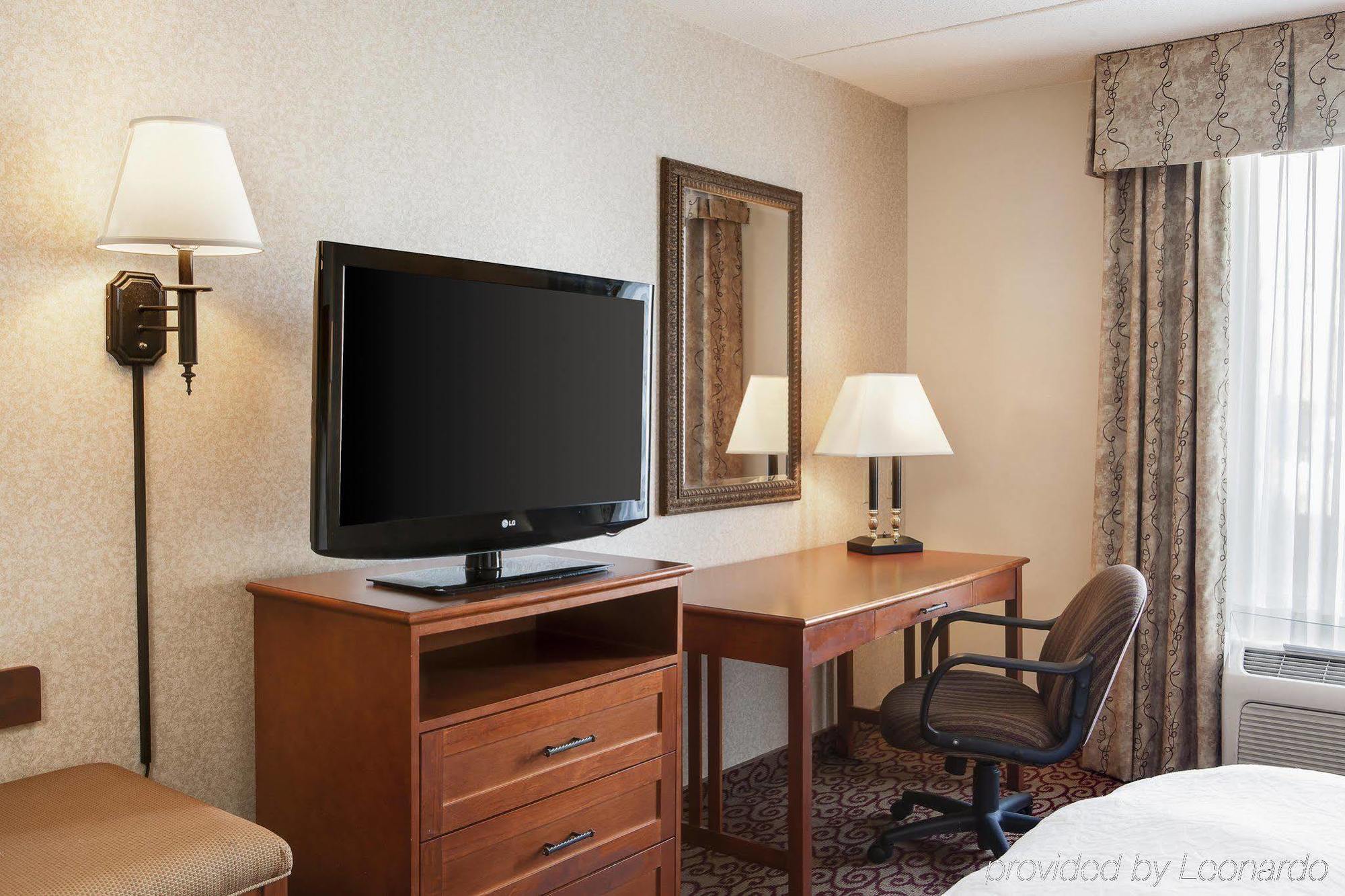 Hampton Inn דובוק מראה חיצוני תמונה