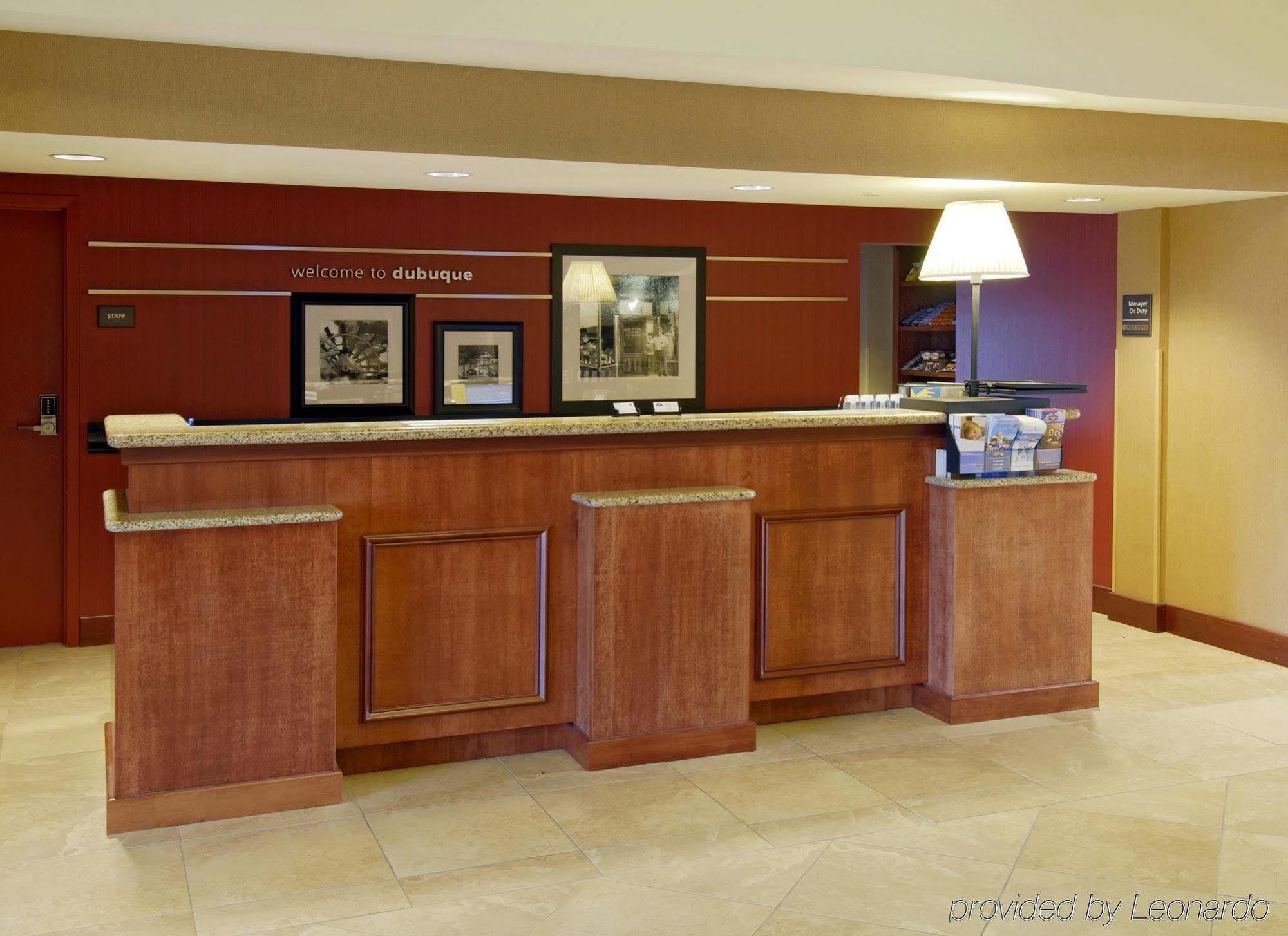 Hampton Inn דובוק מראה חיצוני תמונה