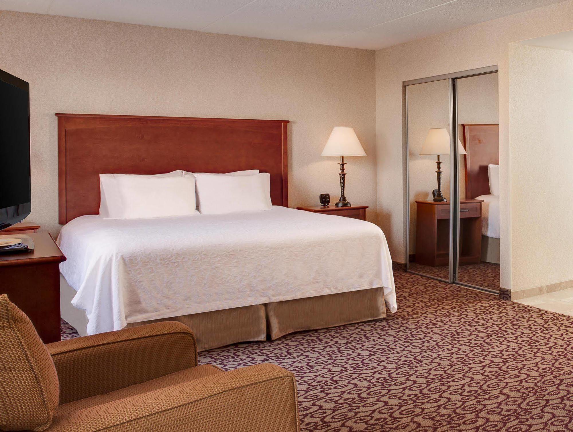 Hampton Inn דובוק מראה חיצוני תמונה