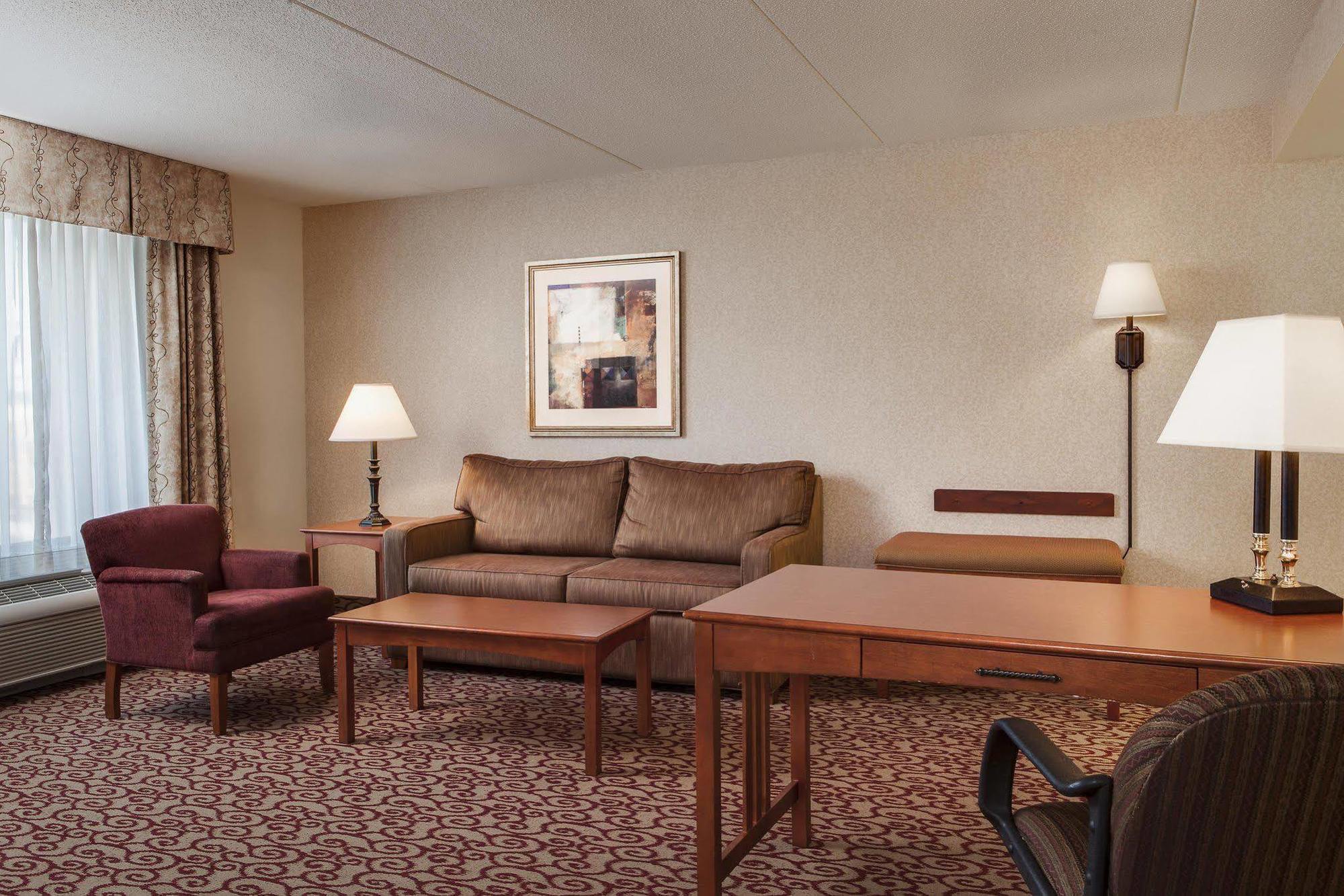 Hampton Inn דובוק מראה חיצוני תמונה